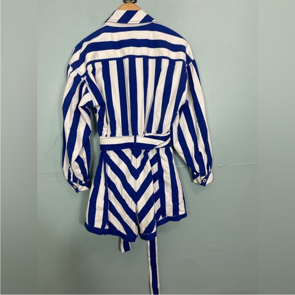 NWT FARM Rio Women’s Blue and White Striped Printed Romper Jumpsuit Tie Belt XXS - Picture 9 of 16